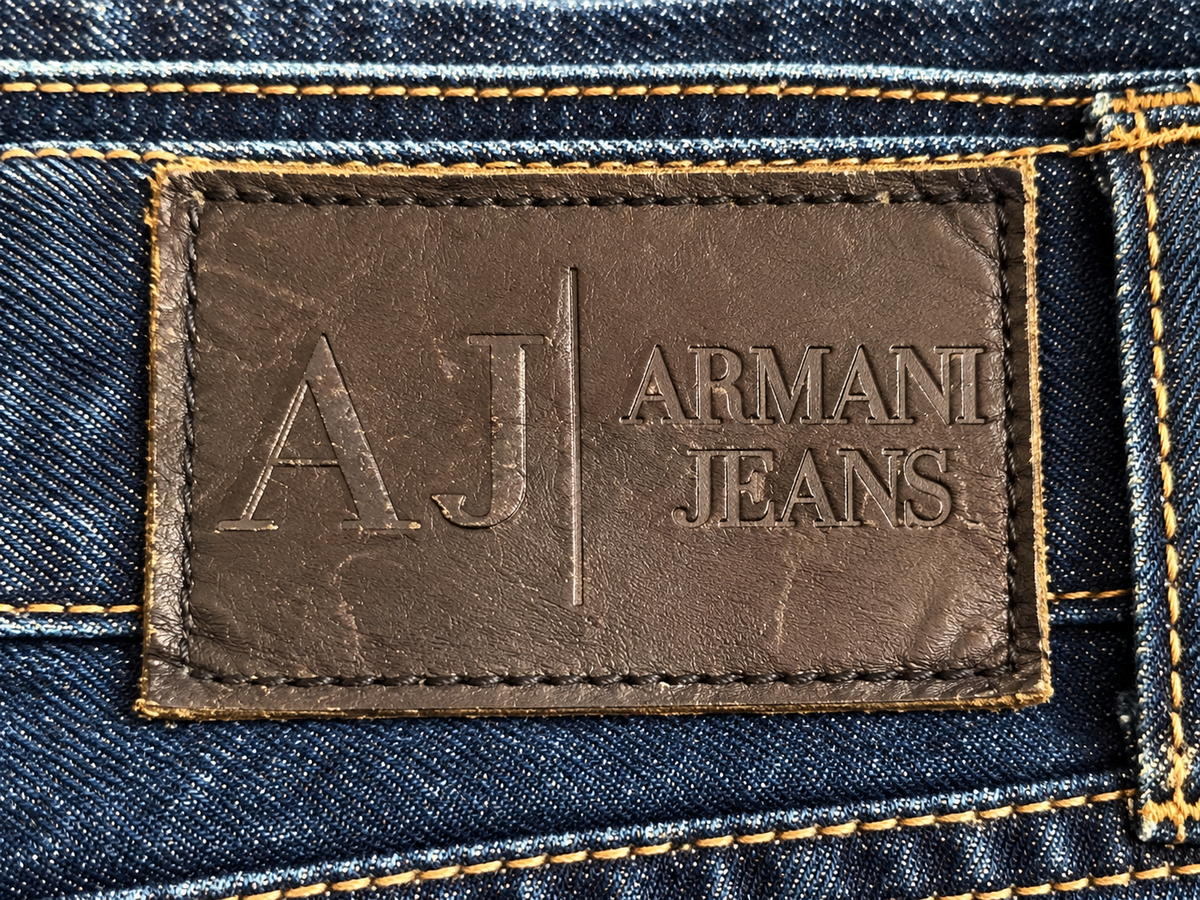 Armani Jeans – Dunkelblaue Herrenjeans mit geradem Bein – Größe 30