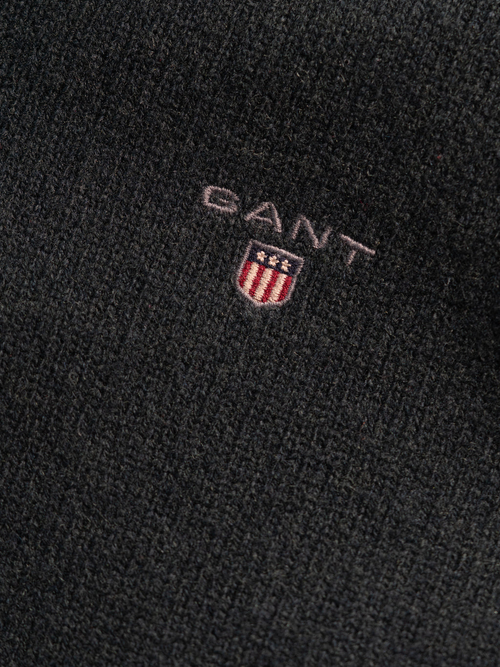 GANT Wollpullover – Dunkelgrün mit V-Ausschnitt