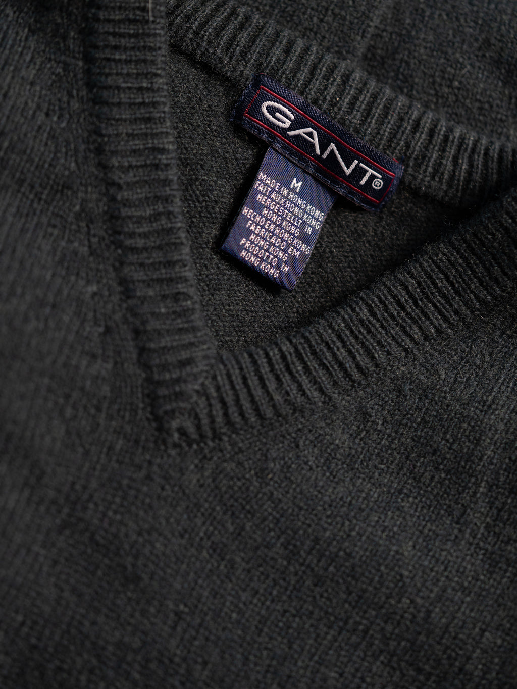 GANT Wollpullover – Dunkelgrün mit V-Ausschnitt