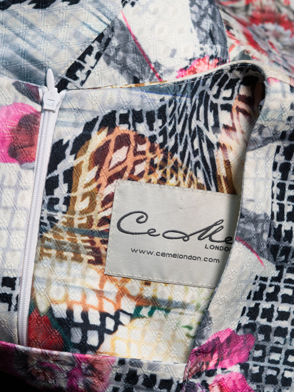 CEME LONDON Kleid mit floralem Print – darf ruhig auffallen