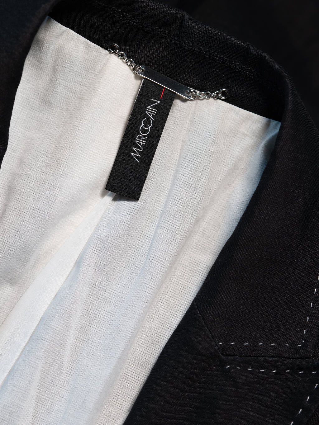 MARC CAIN Blazer in Schwarz – klassisch mit feinen Details