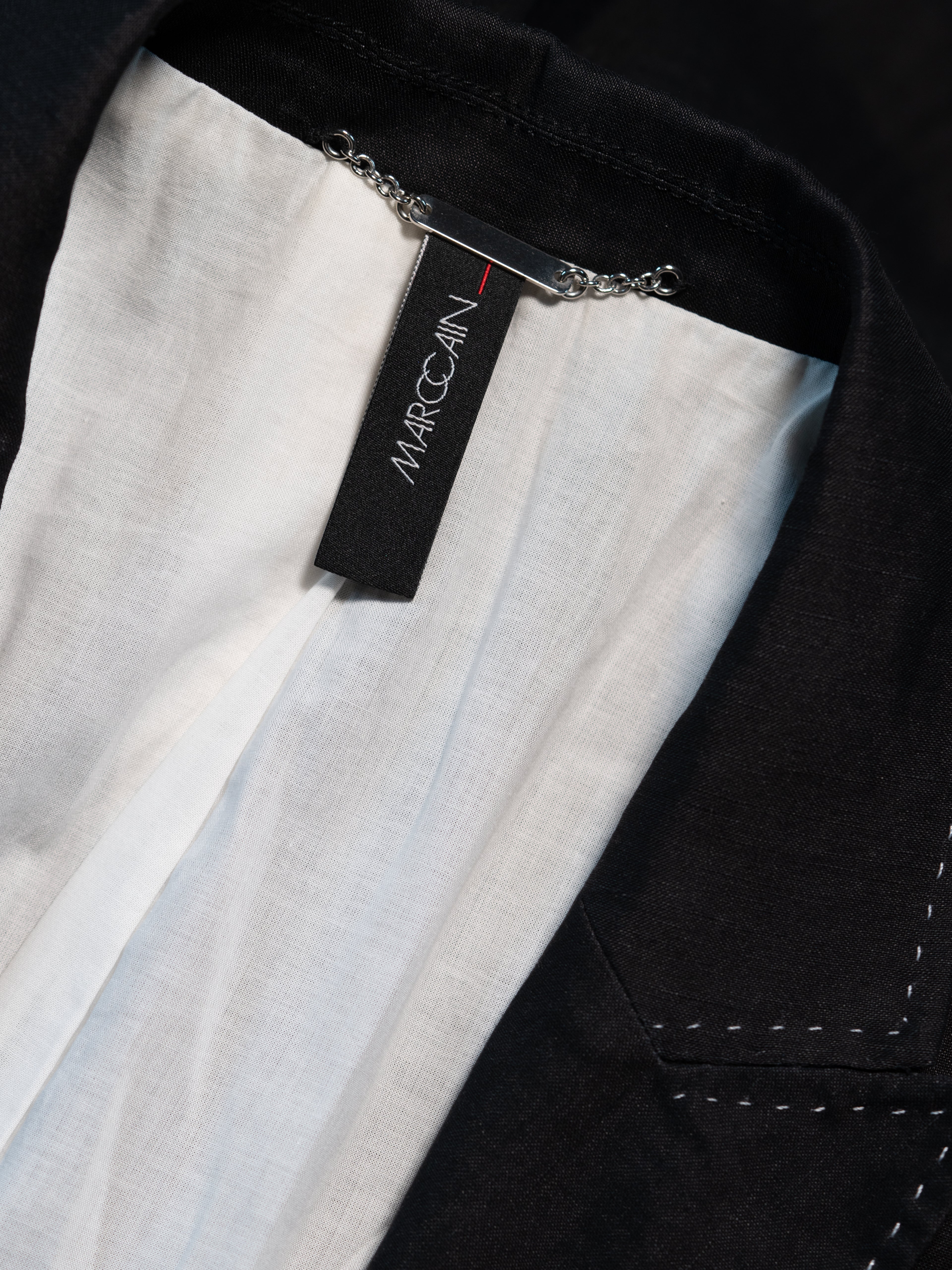 MARC CAIN Blazer in Schwarz – klassisch mit feinen Details