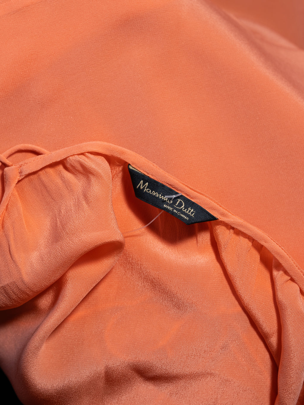 MASSIMO DUTTI Seidentop in Apricot – leicht, fließend, ziemlich fein