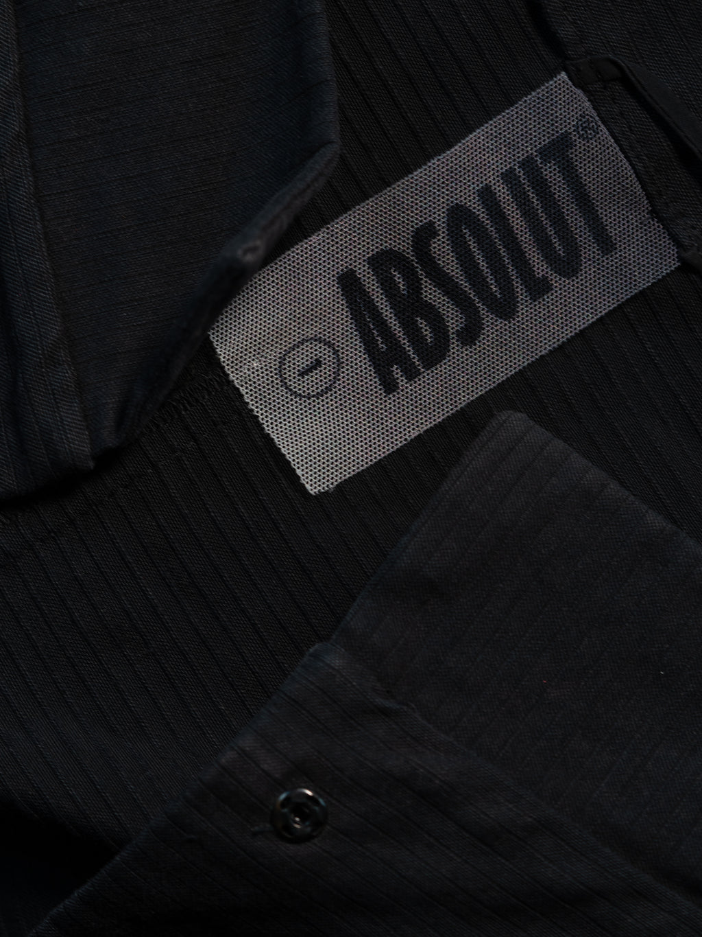 ABSOLUT Mantel in Schwarz – Klare Linie, starke Form