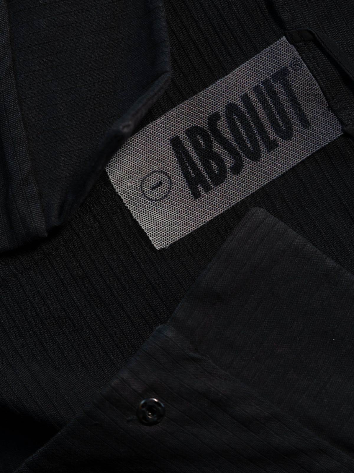 ABSOLUT Mantel in Schwarz – Klare Linie, starke Form