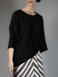 COS Bluse in Schwarz – viel Schnitt, wenig Schnickschnack