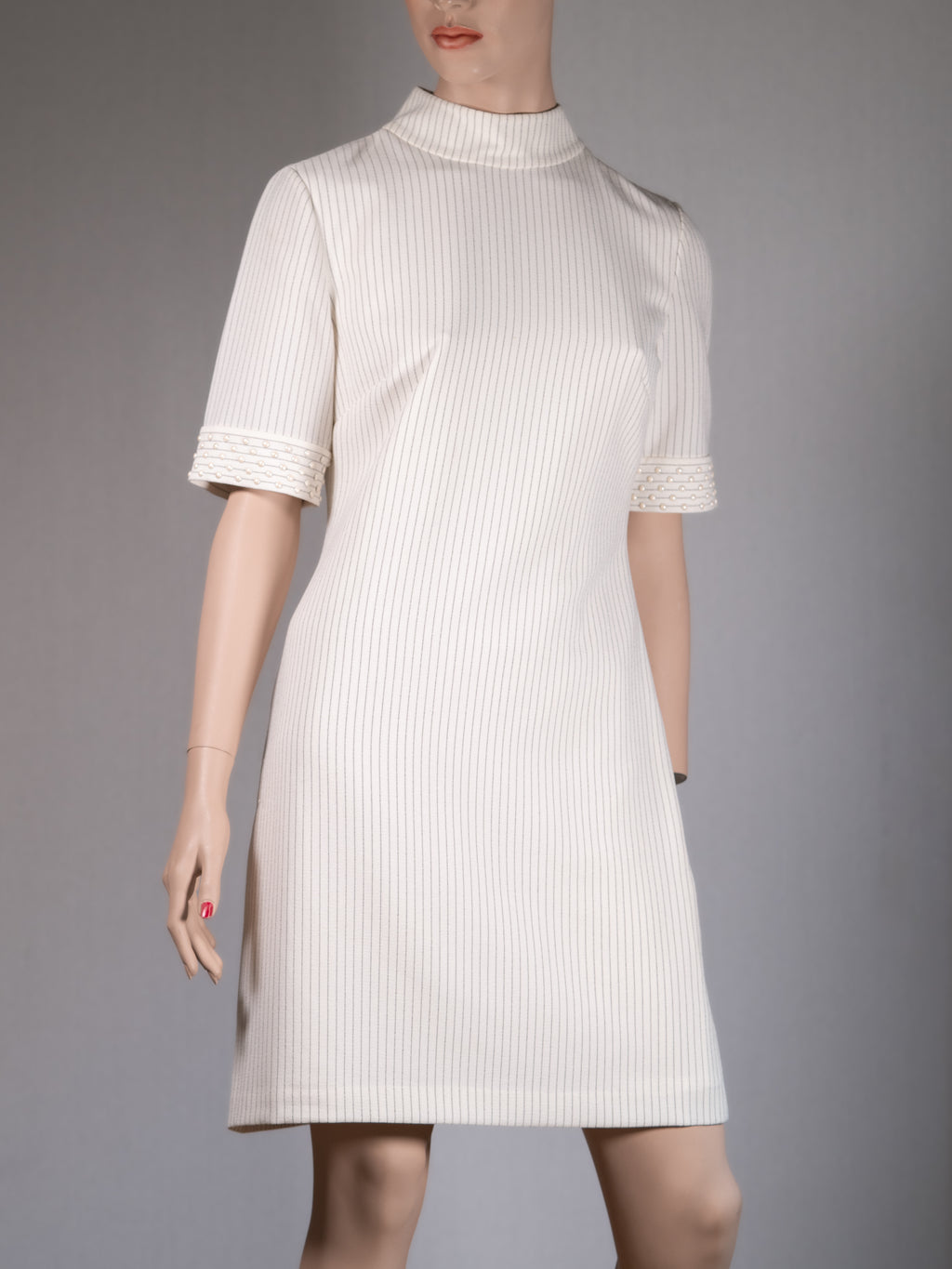 KARL LAGERFELD Kleid in Creme – Perlen statt Klimbim