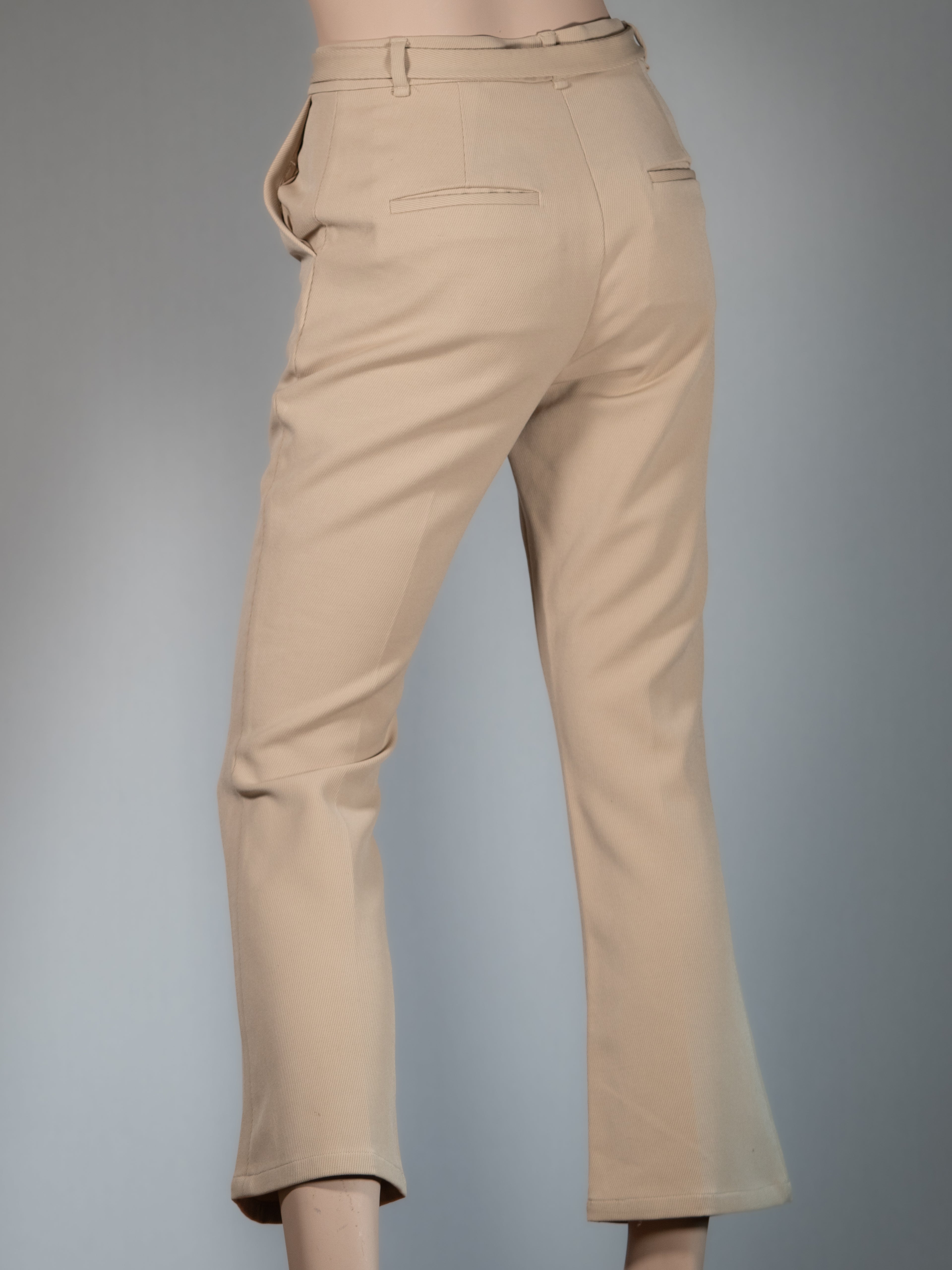 & OTHER STORIES Hose in Beige – Retro, aber richtig