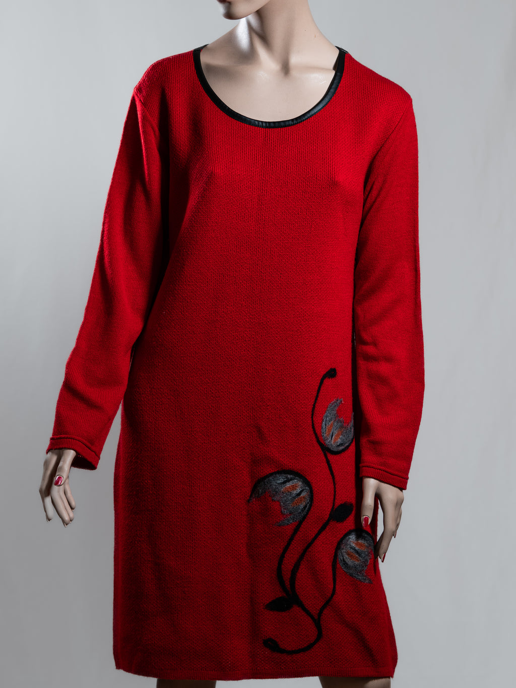 Rotes Strickkleid mit Blumenapplikation – Größe XXL