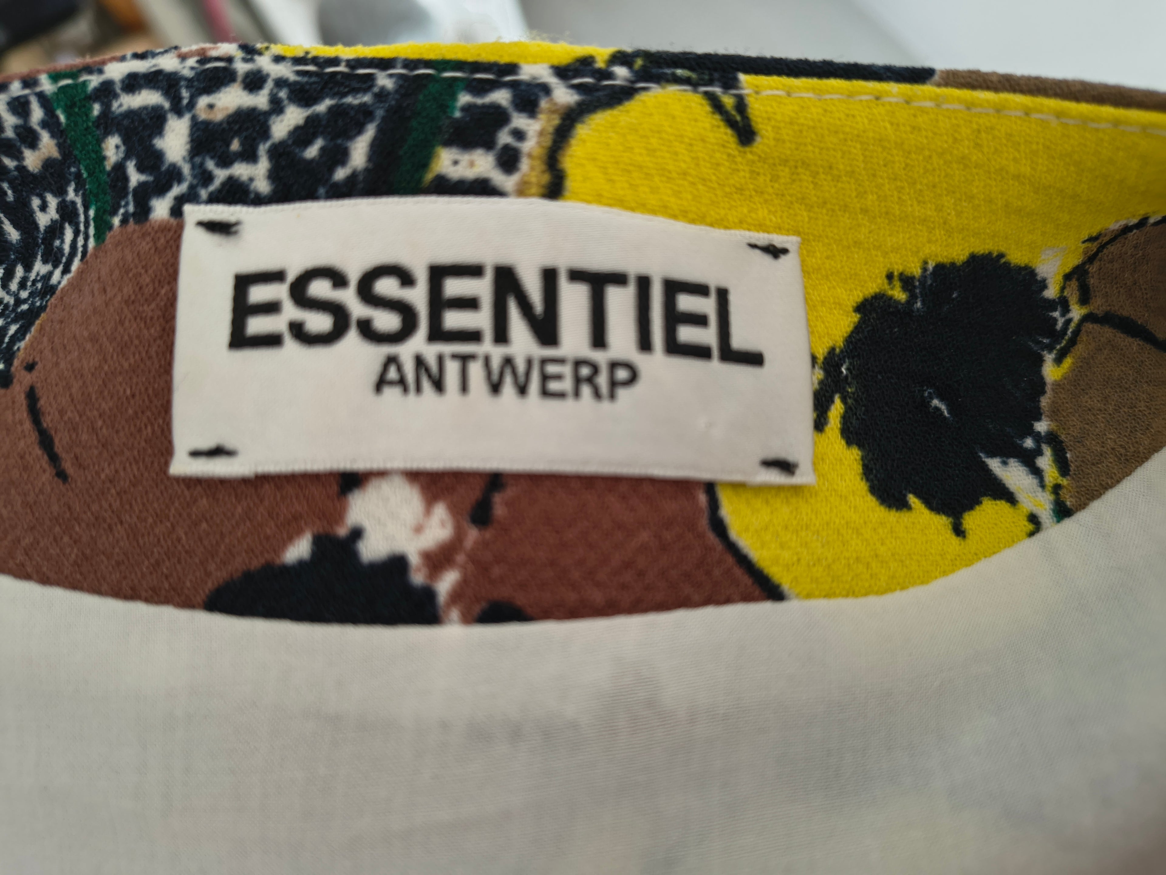 Essentiel Antwerp Kleid – Größe 38 (M)