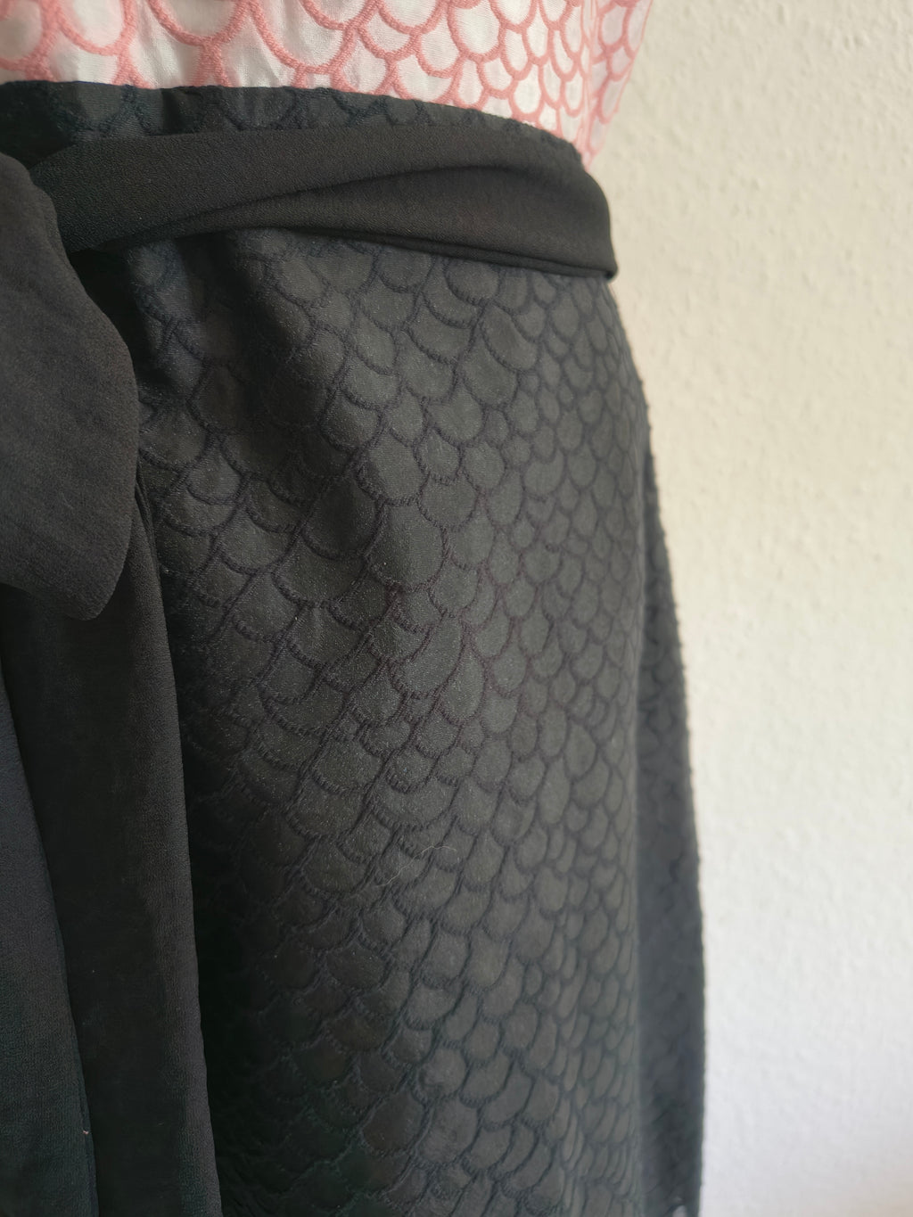 Avoca Kleid – Größe 2 (UK) – Rosé/Schwarz