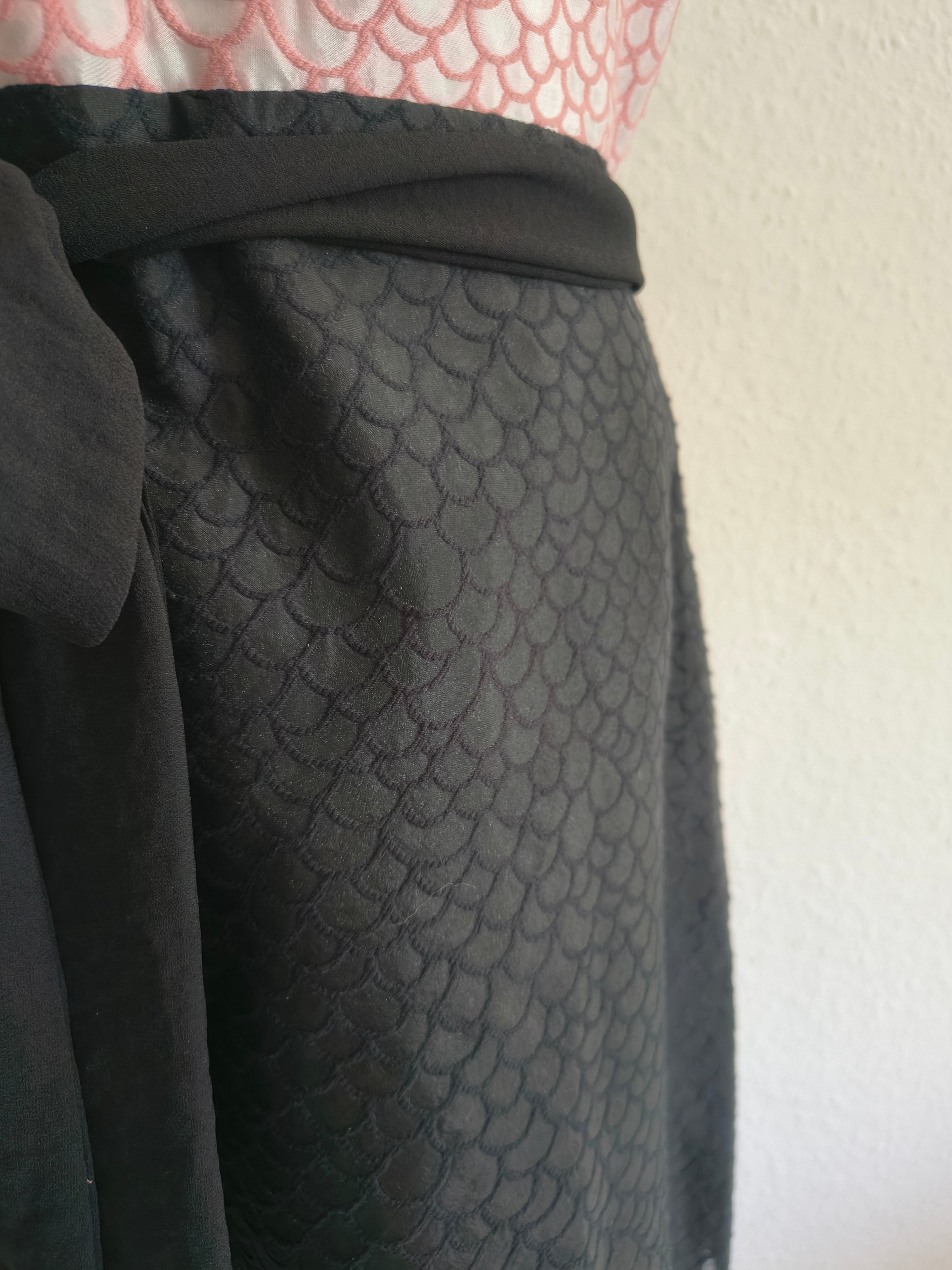Avoca Kleid – Größe 2 (UK) – Rosé/Schwarz