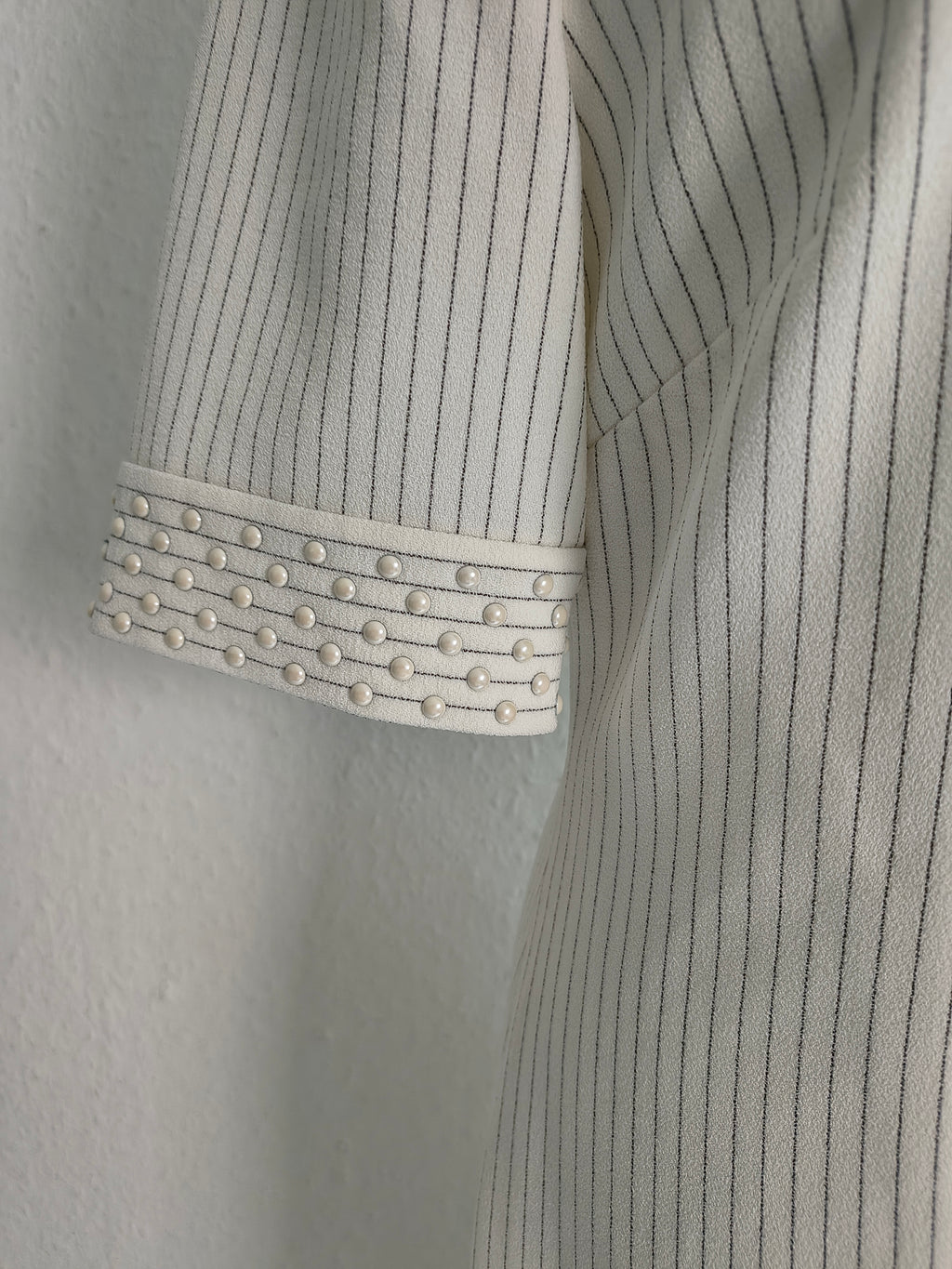Karl Lagerfeld Kleid – Wollweiß mit feinen Streifen