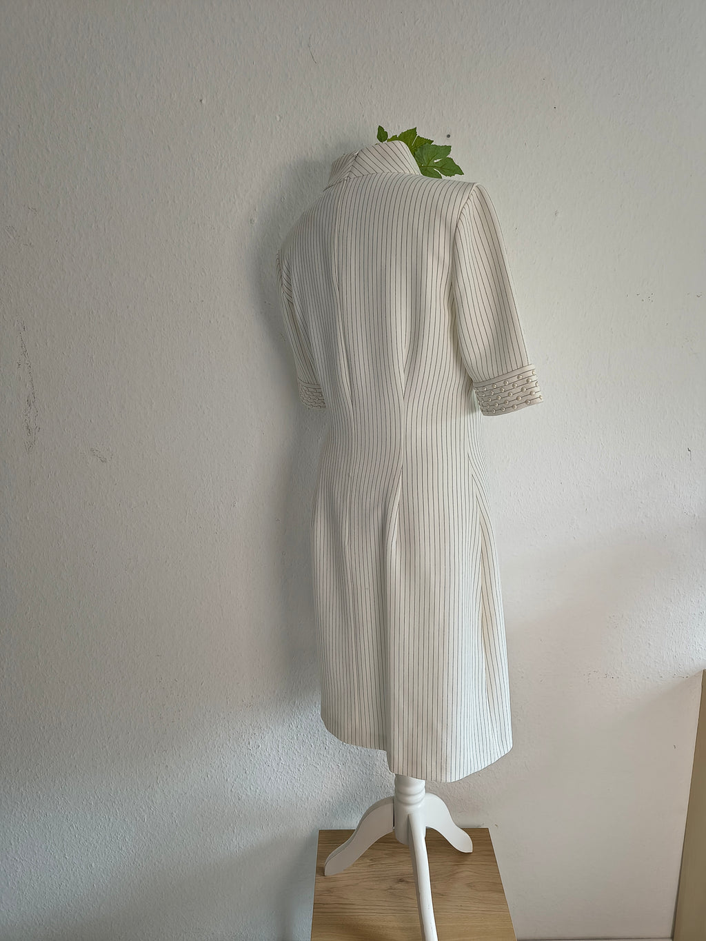 Karl Lagerfeld Kleid – Wollweiß mit feinen Streifen