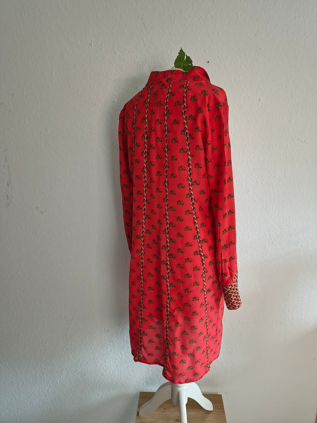 Marc Cain Seidenkleid in Rot mit Schleifendetail – Größe N3