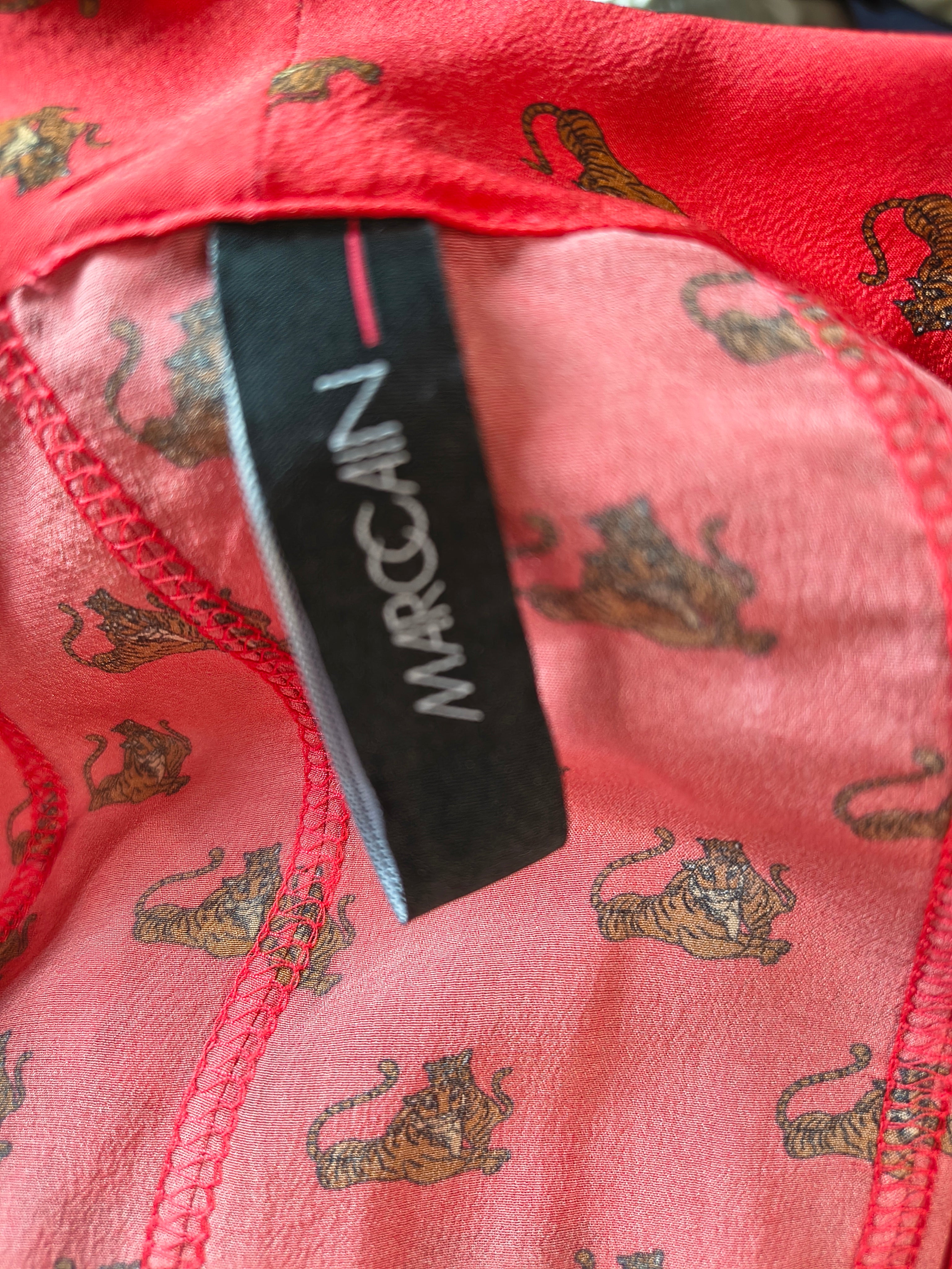Marc Cain Seidenkleid in Rot mit Schleifendetail – Größe N3