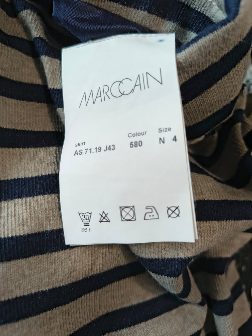 Marc Cain Zweiteiler – Jacke & Rock in Taupe/Schwarz gestreift