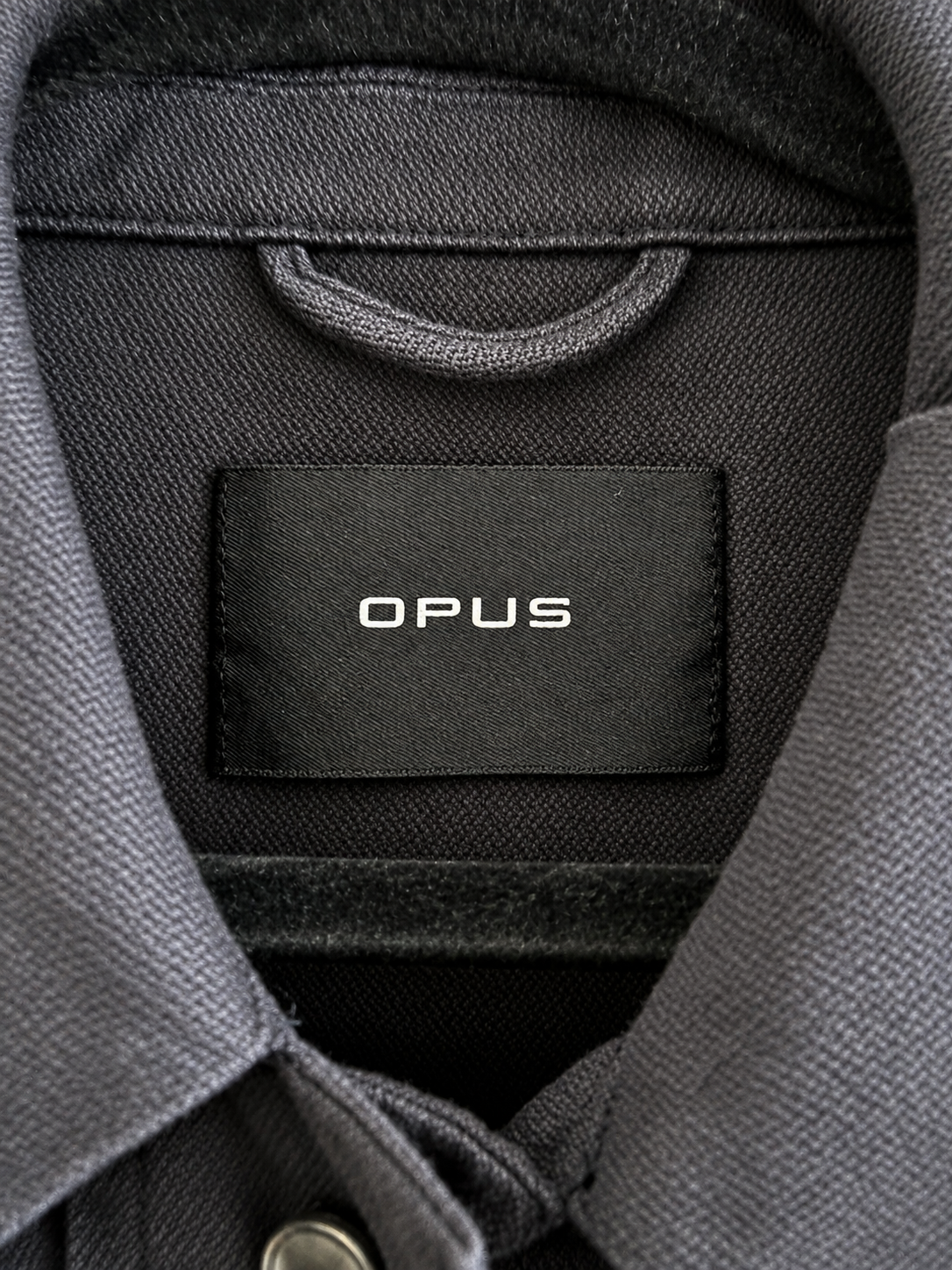 OPUS – Schwarze Jacke mit Taillenzug – Größe 40